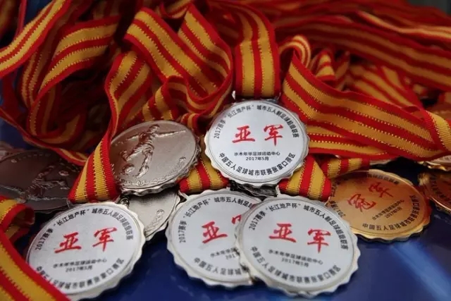 小卡复出快船大胜老鹰 约基奇46+10掘金克马刺